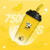 VAKA 奶茶杯 7500口 拋棄式電子煙｜具備 15ml 巨量裝與冰感水果奶茶系專屬口味，採用 3% 尼古丁鹽順滑擊喉感，搭配萌熊貓造型與 600mAh 可充電續航