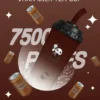 VAKA 奶茶杯 7500口 拋棄式電子煙｜具備 15ml 巨量裝與冰感水果奶茶系專屬口味，採用 3% 尼古丁鹽順滑擊喉感，搭配萌熊貓造型與 600mAh 可充電續航