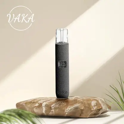 vaka皮革主機一代通用-5.webp VAKA 義大利真皮 一代通用主機|具備義大利真皮工藝與智能 LED 顯示螢幕,搭載 8W/10W 雙檔功率調節與 380mAh 長效快充技術,穩定輸出不波動,完美適配一代煙彈